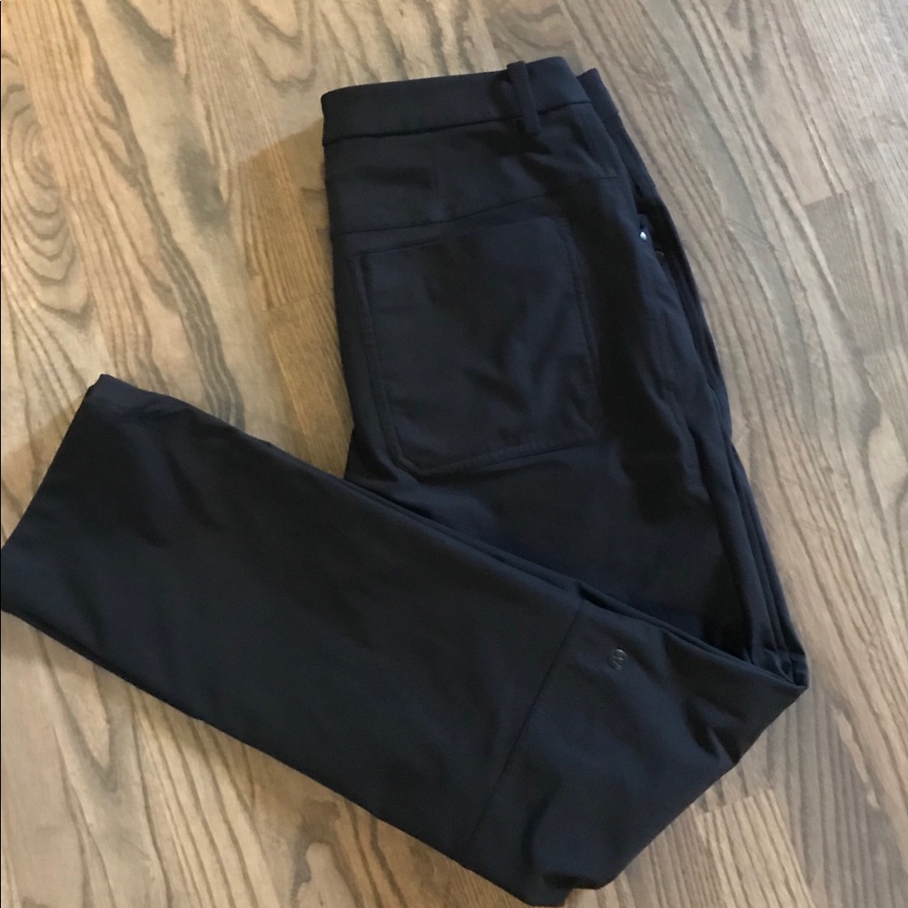 EUC men’s classic lulu ABC pants
